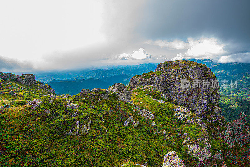 Babin zub - Stara planina，塞尔维亚。Babin zub是塞尔维亚东南部Stara Planina山脉的一座山峰。